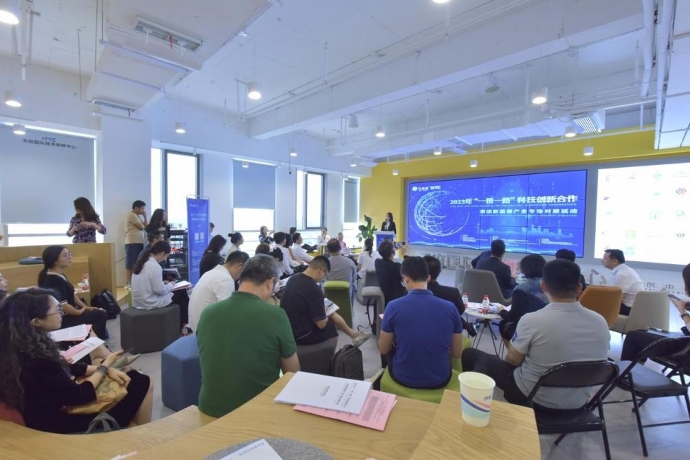 在天府國際技術(shù)轉(zhuǎn)移中心承辦的2023年“一帶一路”科技創(chuàng)新合作——泰國新能源產(chǎn)業(yè)專場對接活動中，中泰企業(yè)機(jī)構(gòu)達(dá)成了合作意向。天府國際技術(shù)轉(zhuǎn)移中心供圖