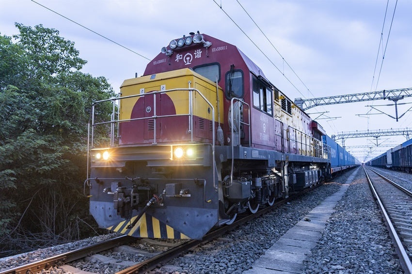 首趟中歐班列（成都）冷鏈專列到達(dá)成都國際鐵路港。青白江區(qū)委宣傳部供圖