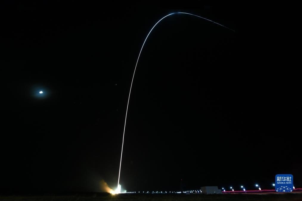 9月7日02時14分，我國在酒泉衛(wèi)星發(fā)射中心使用長征四號丙運(yùn)載火箭，成功將遙感三十三號03星發(fā)射升空，衛(wèi)星順利進(jìn)入預(yù)定軌道，發(fā)射任務(wù)獲得圓滿成功。新華社發(fā)（汪江波 攝）