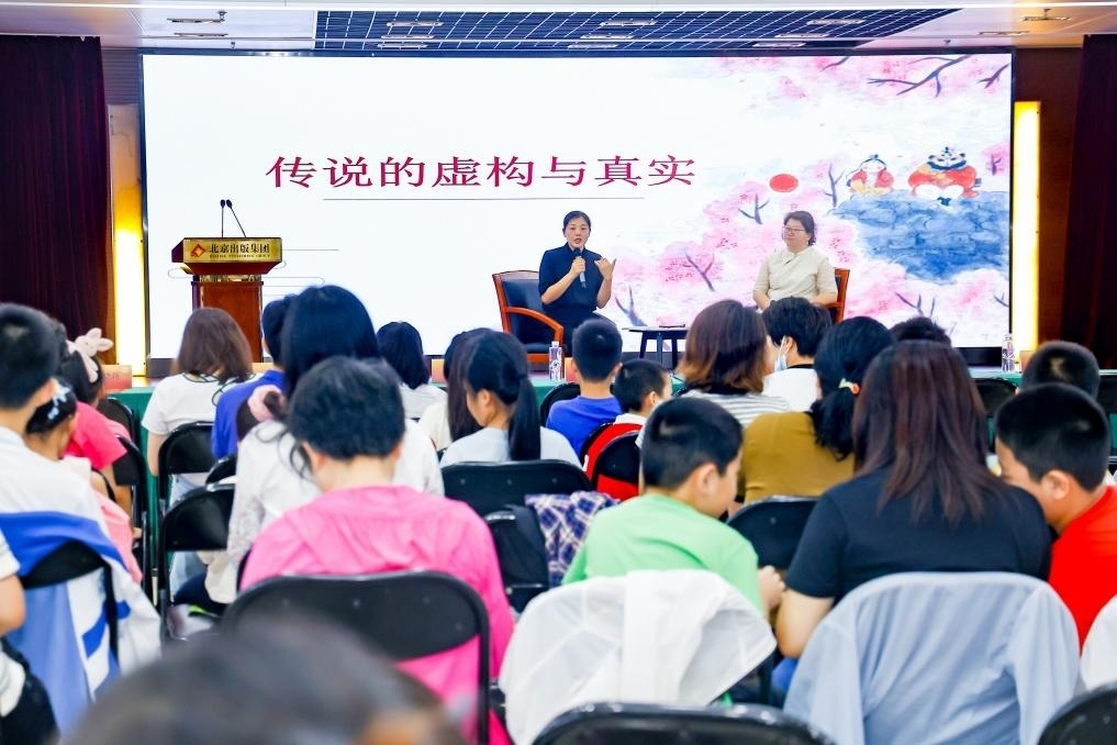 經(jīng)典閱讀進(jìn)社區(qū)——十月少年文學(xué)創(chuàng)享會(huì)走進(jìn)裕中東里。主辦方供圖