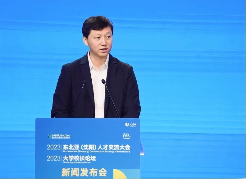 中國(guó)高等教育學(xué)會(huì)副秘書(shū)長(zhǎng)吳英策致辭。人民網(wǎng)記者 馬天翼攝