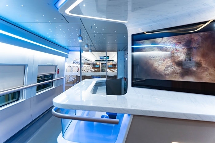 復(fù)興號亞運(yùn)智能動車組列車車廂。上海鐵路局融媒體中心供圖