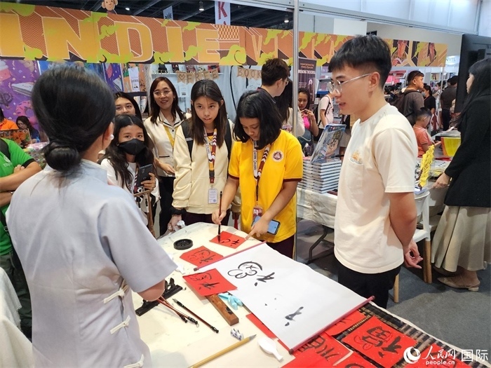 中國圖書展亮相第43屆菲律賓馬尼拉國際書展。人民網(wǎng)記者 樊帆攝