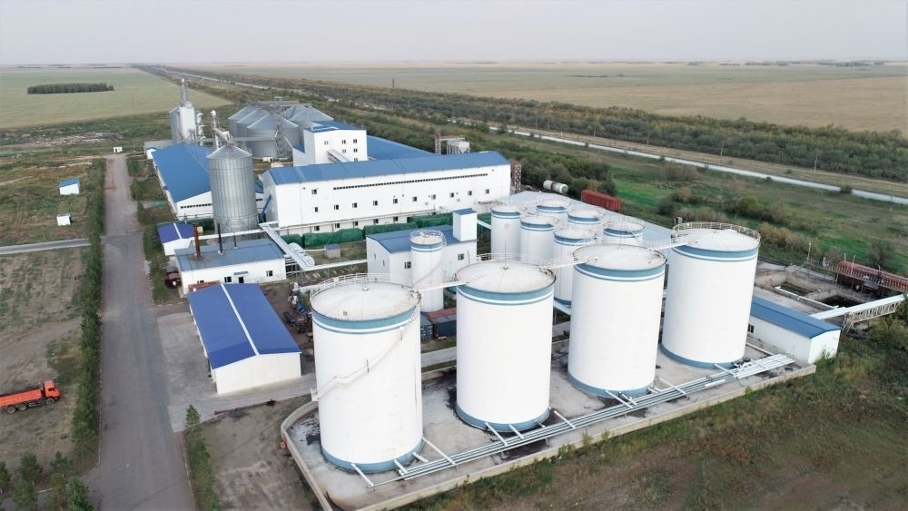 這是2022年9月2日在哈薩克斯坦北哈薩克斯坦州拍攝的愛菊農(nóng)產(chǎn)品物流加工園區(qū)（無人機(jī)照片）。新華社發(fā)（奧斯帕諾夫攝）