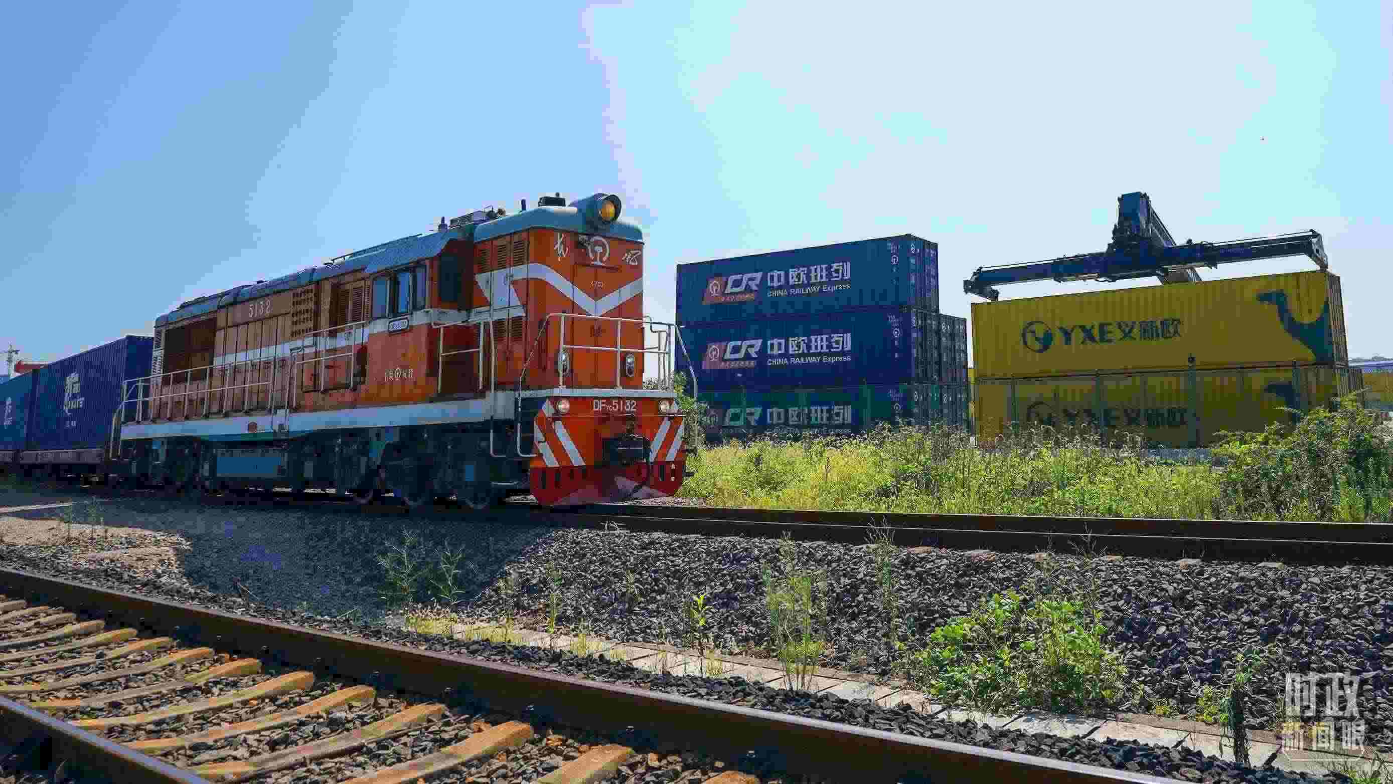 △“義新歐”先后開通了18條點(diǎn)對(duì)點(diǎn)的班列主線，業(yè)務(wù)范圍輻射50多個(gè)國(guó)家和160多個(gè)城市。（總臺(tái)國(guó)廣記者李晉拍攝）