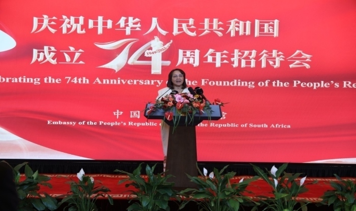 德利萊代表南政府向中國(guó)政府和人民致以誠(chéng)摯祝賀。中國(guó)駐南非使館供圖