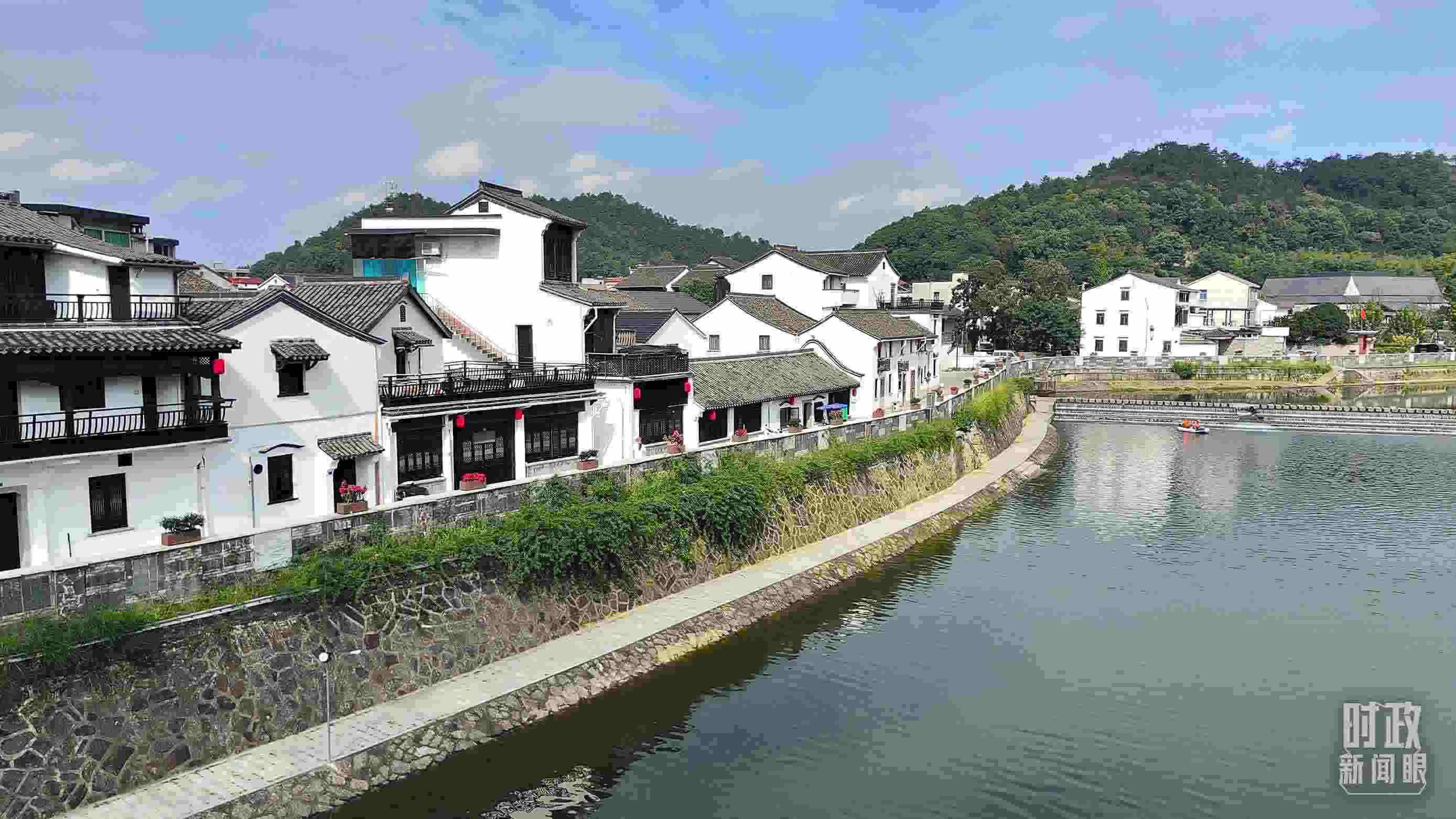 △“楓橋經(jīng)驗(yàn)”發(fā)源地諸暨市楓橋鎮(zhèn)。（總臺(tái)央視記者楊立峰拍攝）