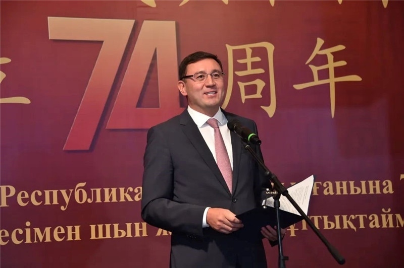 圖為哈外交部駐阿市代表布列格諾夫致辭。駐阿拉木圖總領(lǐng)館供圖