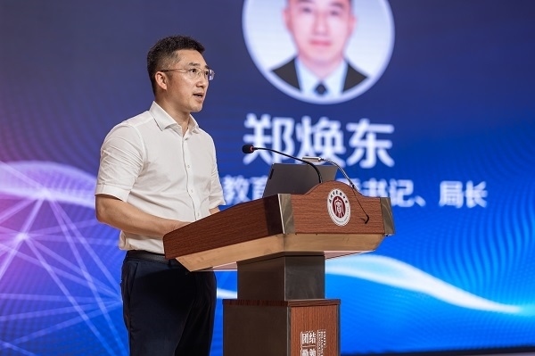  溫州市教育局黨委書記、局長鄭煥東講話。溫州市教育局供圖