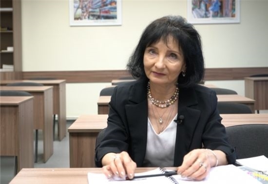 阿拉在白大孔院接受記者采訪。人民網(wǎng)記者 皇甫萬里攝