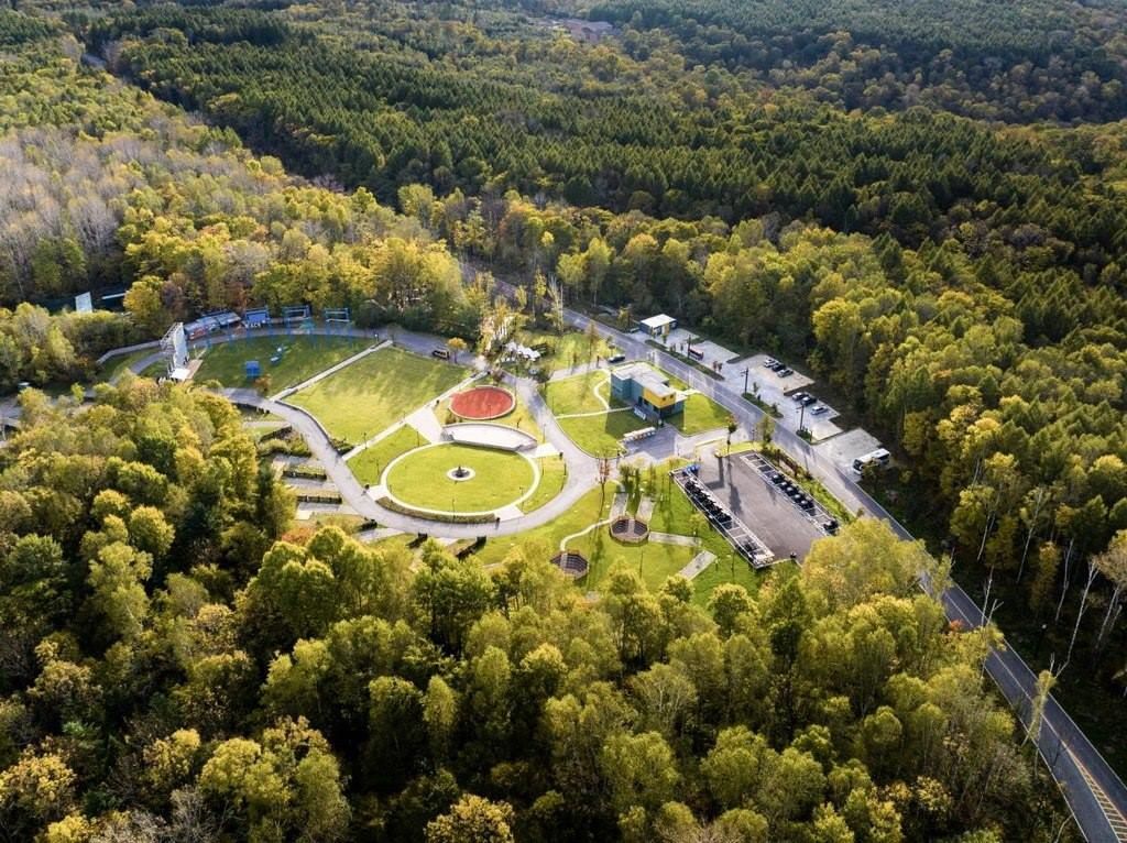 長白山華美勝地已實現(xiàn)“綠電”直供。嚴磊攝