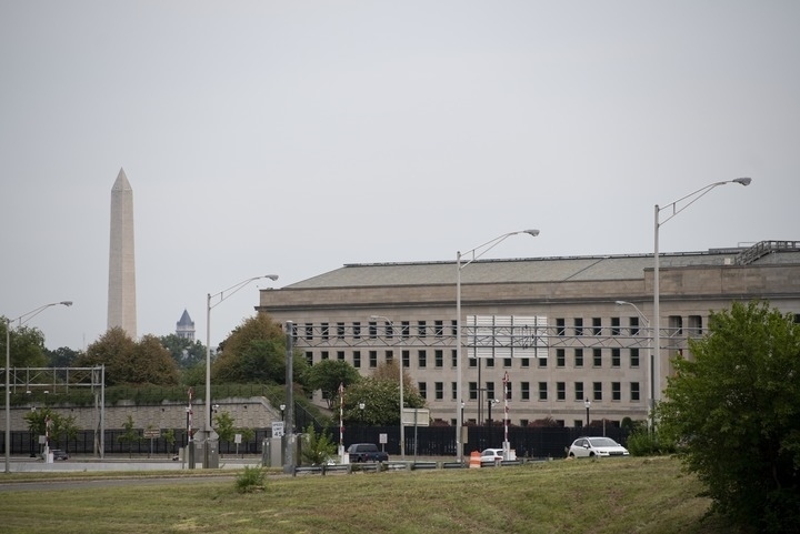 這是2021年8月3日在美國(guó)弗吉尼亞州阿靈頓拍攝的美國(guó)國(guó)防部所在地五角大樓。新華社記者劉杰攝