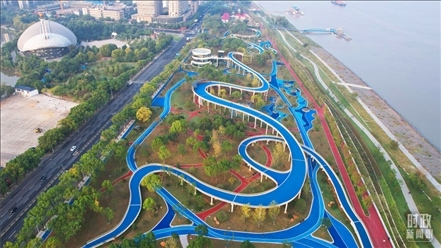 △俯瞰長江國家文化公園九江城區(qū)段。（總臺記者李海峰拍攝）