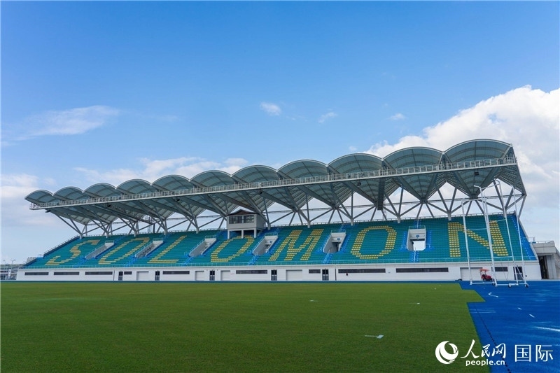 2023年9月12日，位于所羅門群島首都霍尼亞拉的由中土公司承建的中國援所羅門群島2023年太平洋運動會體育場館。人民網(wǎng) 賀吉攝