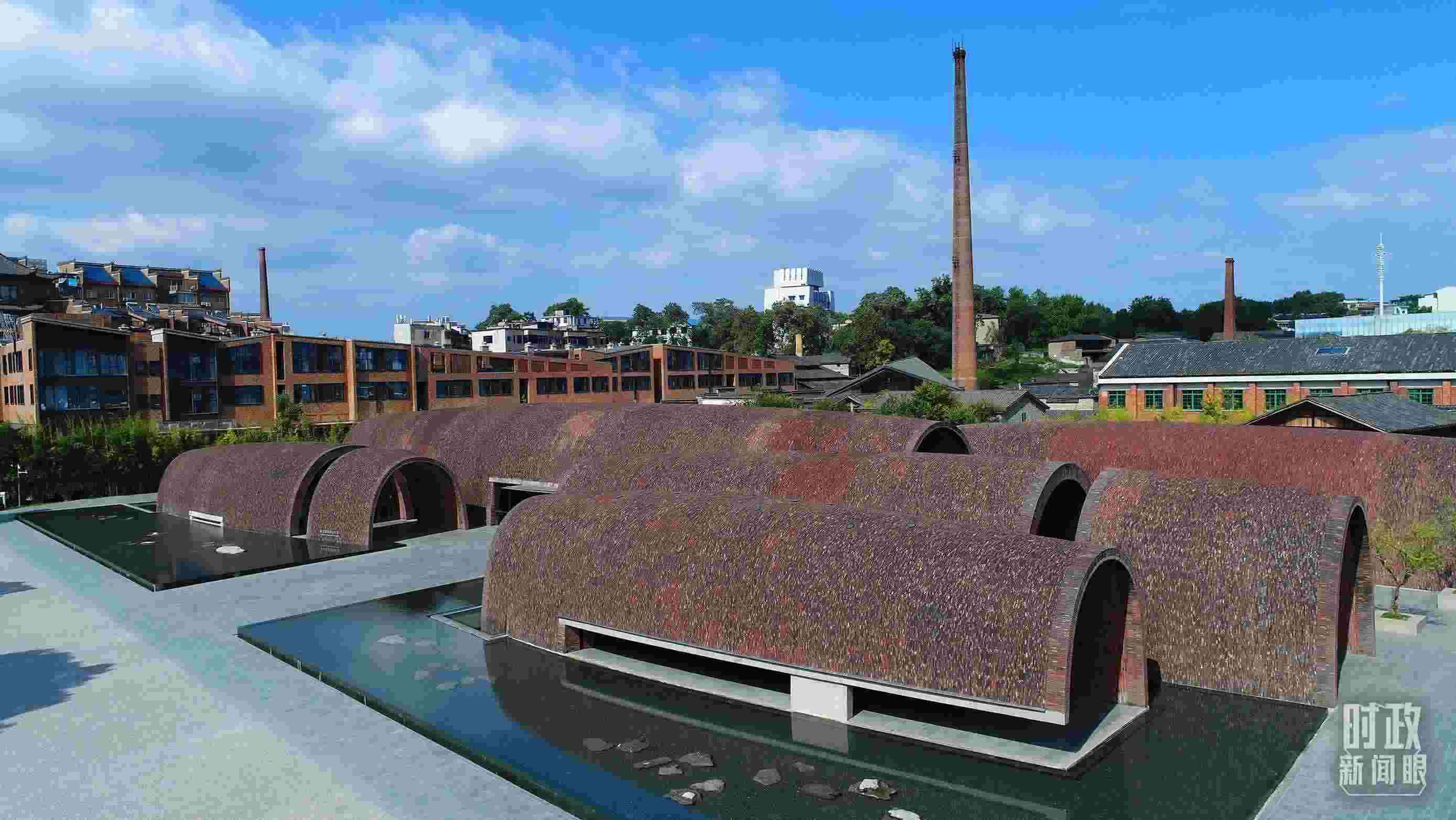 △街區(qū)內(nèi)的博物館，借鑒了景德鎮(zhèn)清代獨創(chuàng)的蛋形柴窯構(gòu)造特點。（總臺央視記者范凱拍攝）