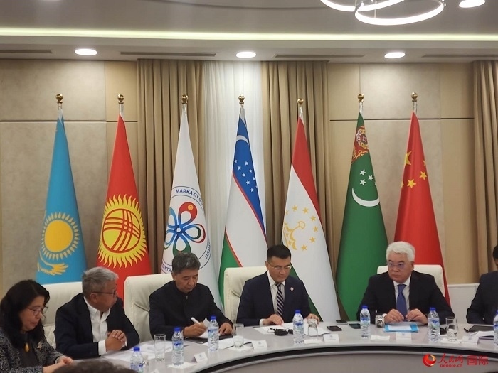 中國駐烏茲別克斯坦大使于駿致辭。人民網(wǎng)記者 李強攝