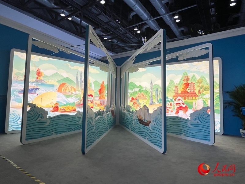 新聞中心媒體公共工作區(qū)兩側矗立著打開的“書畫”。人民網記者 杜燕飛攝