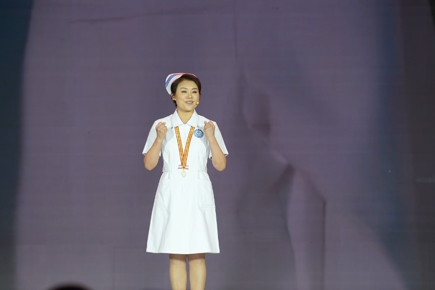 第49屆南丁格爾獎獲得者、四川大學(xué)華西醫(yī)院護(hù)理部主任蔣艷