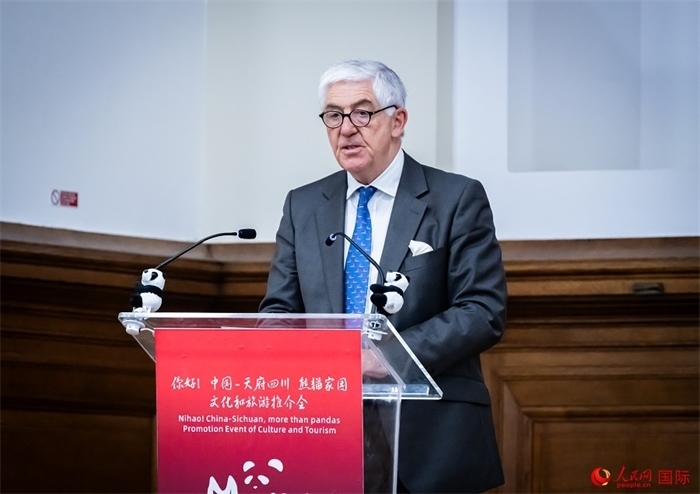 英中商業(yè)發(fā)展中心主席約翰·麥克萊恩致辭。人民網(wǎng) 郭錦標攝