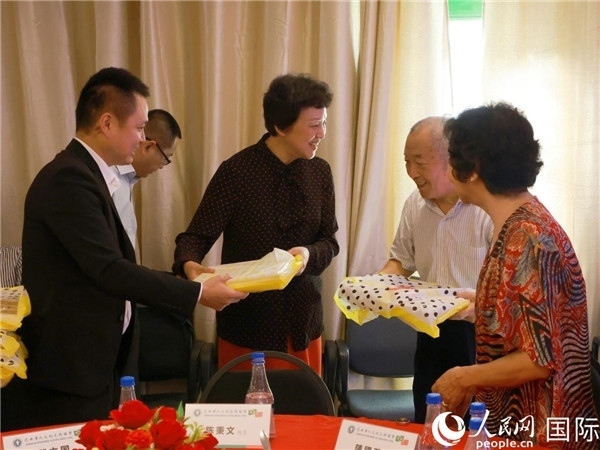 當(dāng)?shù)貢r(shí)間10月23日，國(guó)務(wù)院僑務(wù)辦公室主任陳旭在巴西華人文化交流協(xié)會(huì)會(huì)館出席里約僑界舉辦的重陽(yáng)節(jié)敬老聯(lián)歡活動(dòng)。人民網(wǎng)記者 陳海琪攝