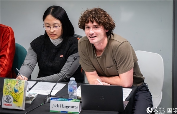 4、英國漢學(xué)家沈如風(fēng)對中國文學(xué)譯作的未來充滿期待。郭錦標(biāo)攝