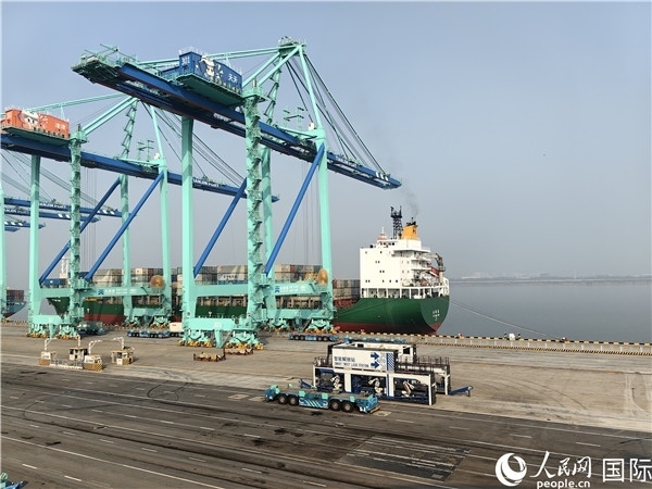天津港北疆港區(qū)C段智能化集裝箱碼頭。人民網(wǎng)記者 符園園攝
