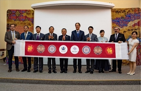 “絲路綺粲—中國絲綢藝術(shù)展”開幕式在匈牙利首都布達佩斯舉行。布達佩斯中國文化中心供圖