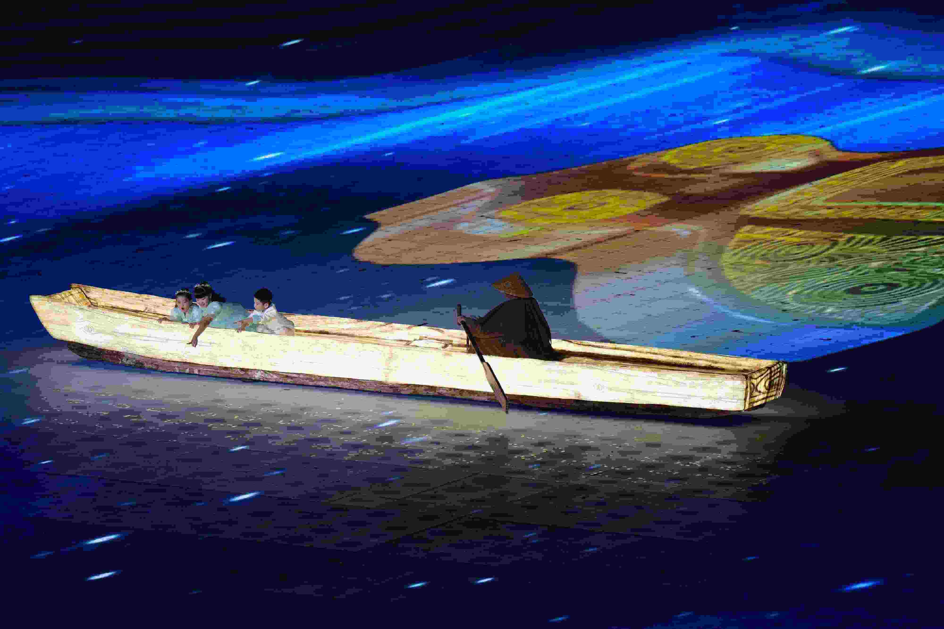 △2023年10月28日，杭州亞殘運會閉幕式上的“中華第一舟”。