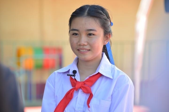 蓬批灣結束中國之行返回老撾后接受記者采訪。