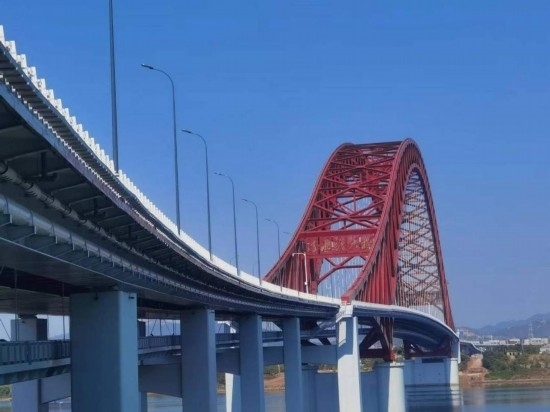 清水塘大橋側(cè)面。本報(bào)記者 常雯宜攝