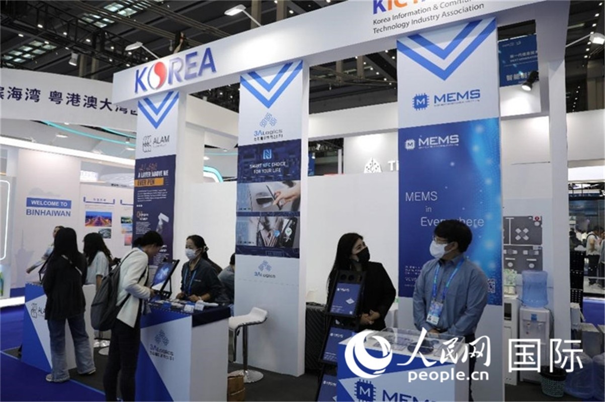 第二十五屆中國(guó)國(guó)際高新技術(shù)成果交易會(huì)15日在深圳開(kāi)幕，圖為韓國(guó)企業(yè)展臺(tái)（人民網(wǎng)記者 魯揚(yáng)攝）