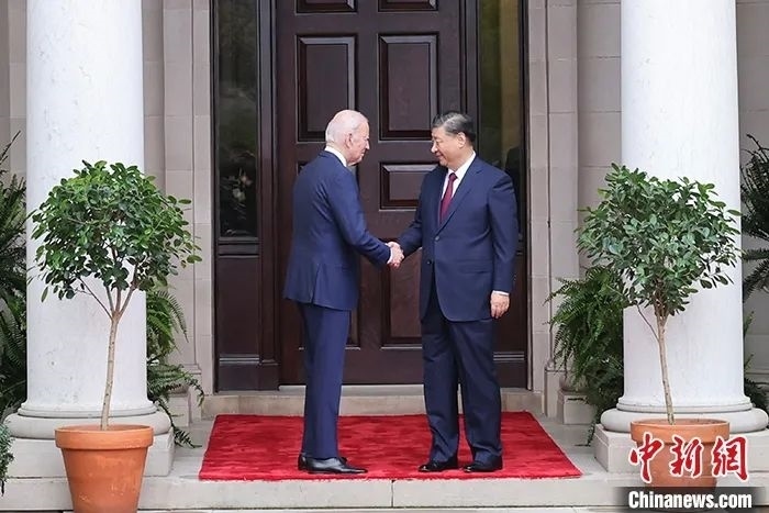 當(dāng)?shù)貢r間11月15日，中國國家主席習(xí)近平在美國舊金山斐洛里莊園同美國總統(tǒng)拜登舉行中美元首會晤。中新社記者 盛佳鵬 攝