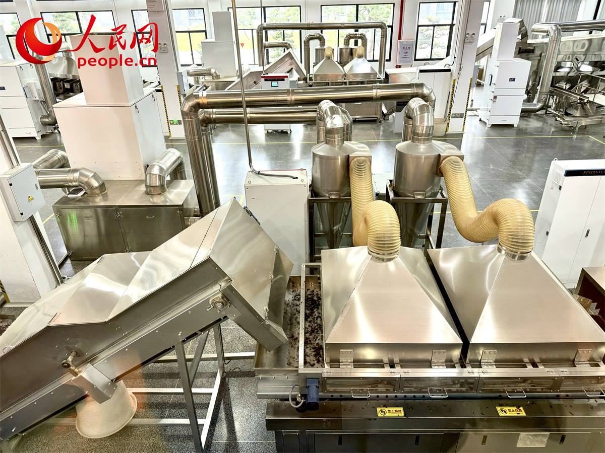 品品香白茶精制自動化生產(chǎn)廠房。人民網(wǎng)記者 劉微攝