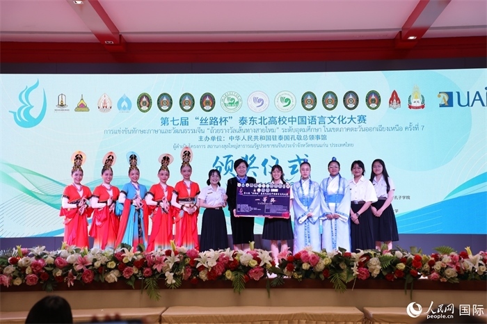 來自瑪哈沙拉坎大學(xué)的參賽隊(duì)伍榮獲一等獎(jiǎng)。人民網(wǎng)記者 孫廣勇攝