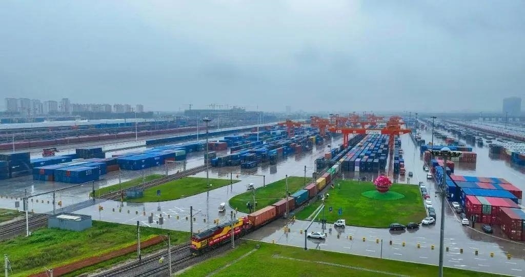 △2023年9月28日，中歐班列長安號第20000列從陜西西安國際港站開出。