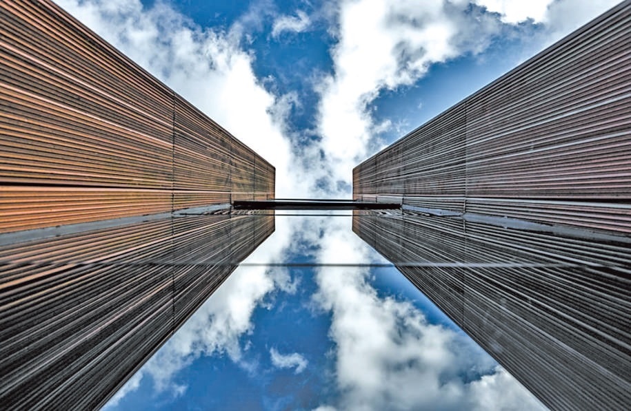  開放共享 今年9月，改造升級后的上海凝聚力工程博物館開門迎客。博物館大廳公共區(qū)域在功能提升、資源整合后，釋放更多公共服務(wù)空間，帶給市民更多新體驗。 上海某餐廳法國籍廚師 邁克爾·溫德林?jǐn)z