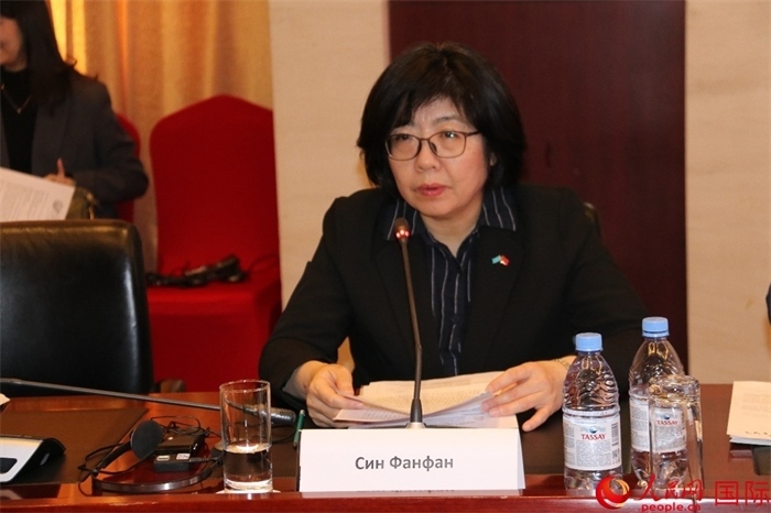 中國駐哈薩克斯坦大使館公使銜參贊邢芳芳致辭。人民網(wǎng)記者 李強攝