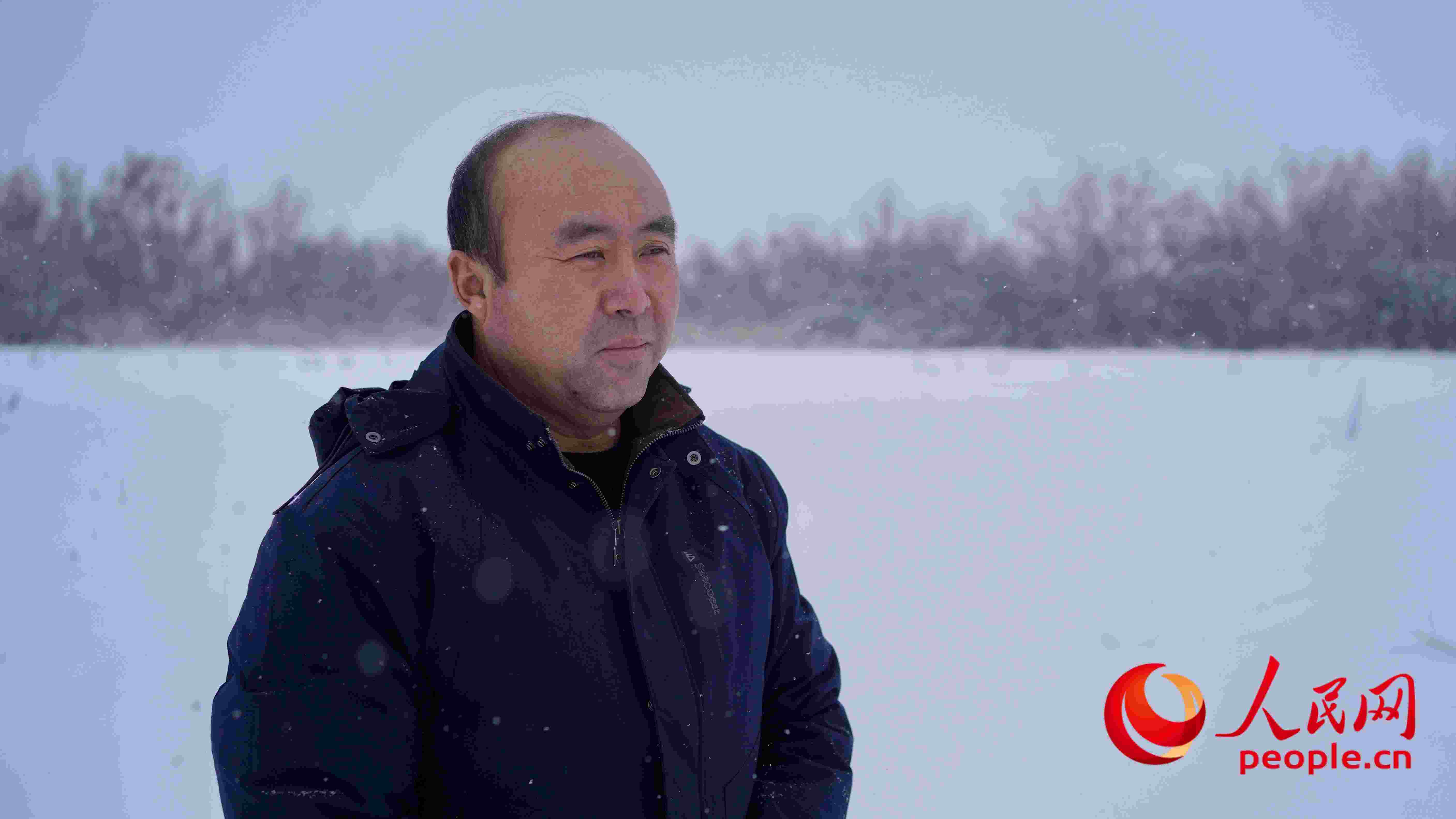 馬曉華回憶當年和父親一起種樹的情形，滿是懷念。人民網(wǎng) 周靜圓攝