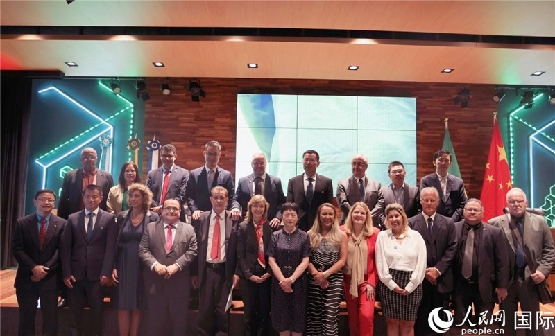 與會嘉賓合影留念。人民網(wǎng)記者 時元皓攝