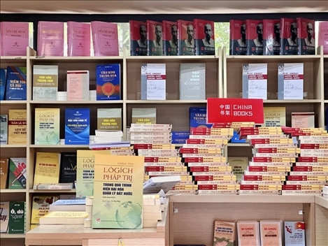 中國主題圖書亮相越南河內(nèi)書街。中國圖書進(jìn)出口（集團(tuán)）有限公司供圖