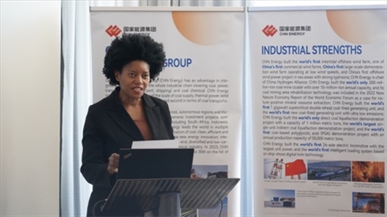 南非獨(dú)立傳媒集團(tuán)代表諾爾萬德爾-恩齊扎發(fā)言。 人民網(wǎng) 張茜攝