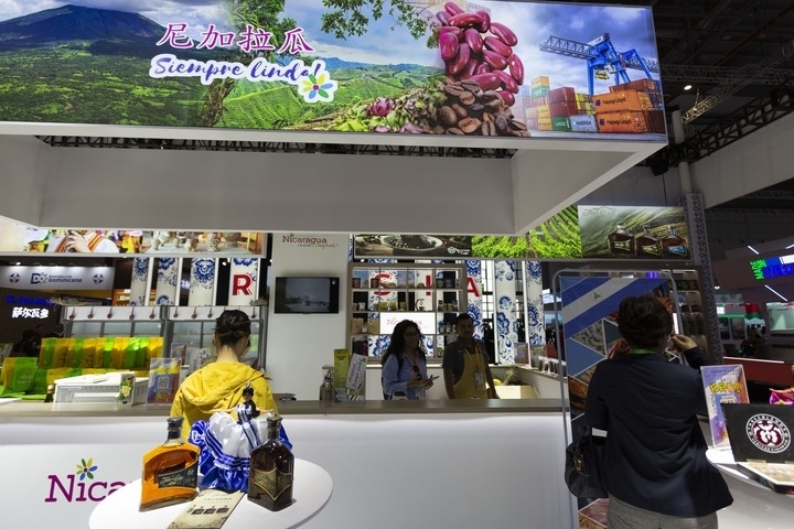 2023年11月6日在第六屆進(jìn)博會(huì)國(guó)家展拍攝的尼加拉瓜展臺(tái)。