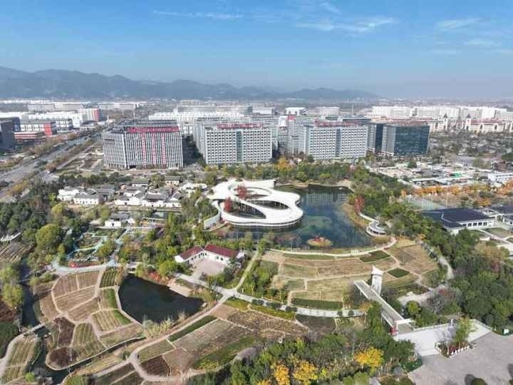 有機(jī)更新后的義烏城西街道橫塘村俯瞰圖。義烏城西街道供圖