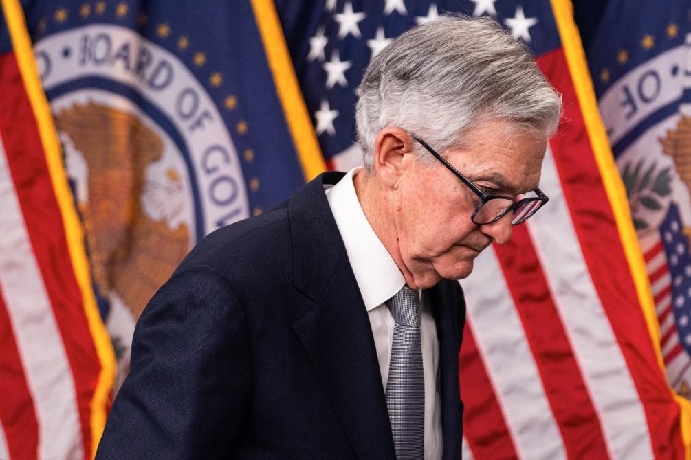 11月1日，美國(guó)聯(lián)邦儲(chǔ)備委員會(huì)主席鮑威爾在華盛頓出席記者會(huì)。新華社發(fā)（亞倫攝）