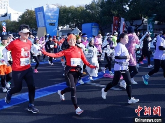 2023杭州馬拉松現(xiàn)場。肖健 攝