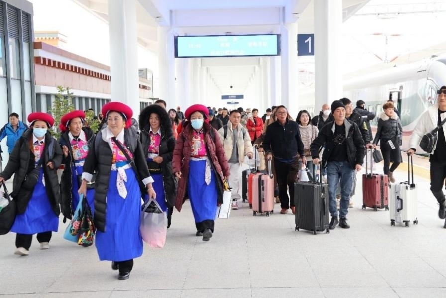 麗香鐵路開通滿月，累計(jì)發(fā)送旅客超18萬人次。受訪方供圖