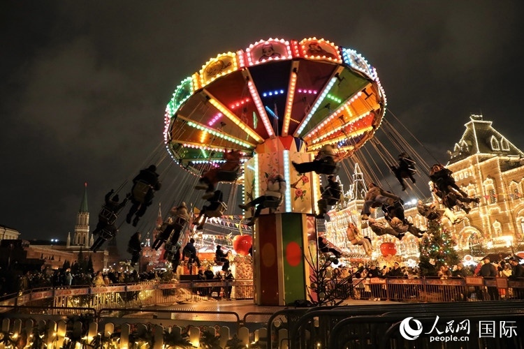 位于莫斯科紅場(chǎng)中央的“古姆”新年集市。人民網(wǎng)記者 隋鑫攝