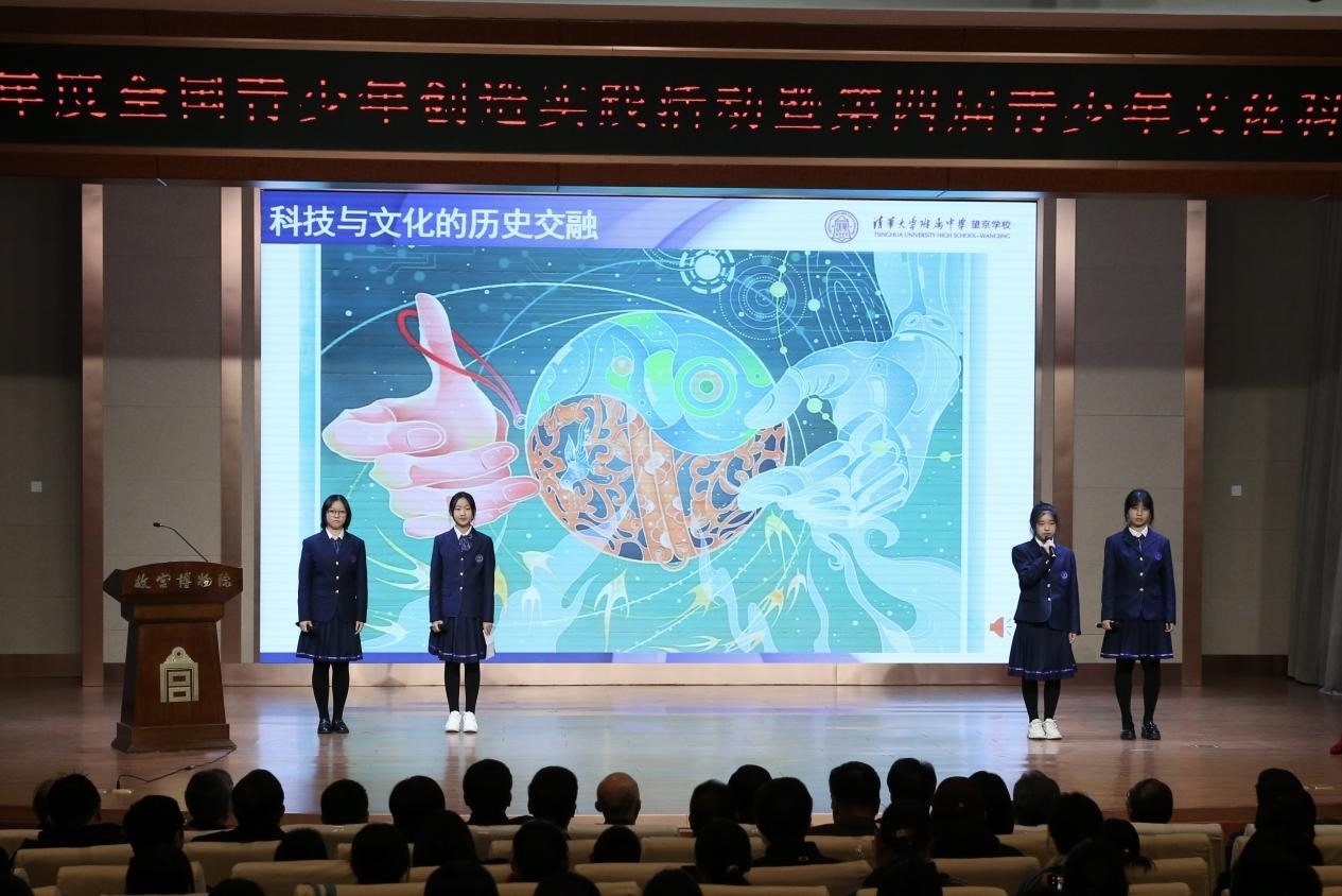 學(xué)生展示作品。主辦方供圖