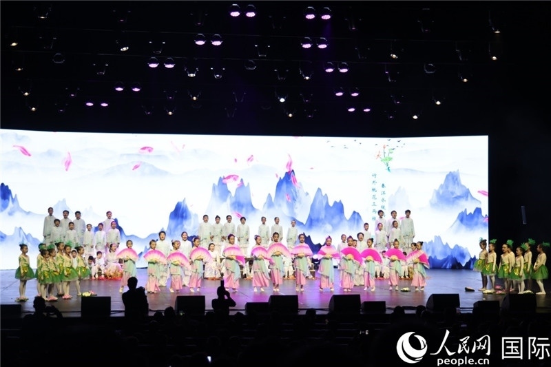 《四季詩韻》童聲詩朗誦表演。人民網(wǎng)記者 任皓宇攝