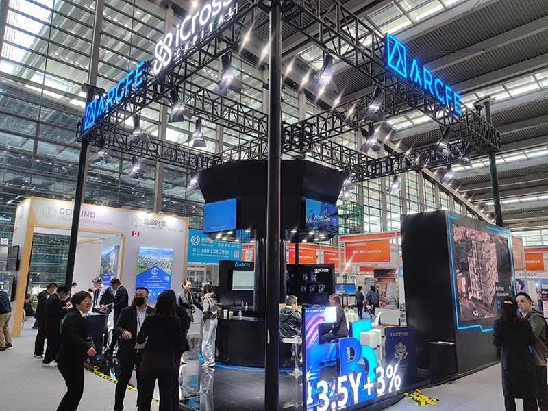 2023年12月16日，第十七屆深圳國(guó)際金融博覽會(huì)在深圳會(huì)展中心開幕，近300家金融機(jī)構(gòu)和企業(yè)攜手多款金融產(chǎn)品集中亮相。